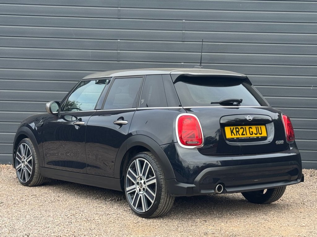 2021 MINI Hatch — image 3