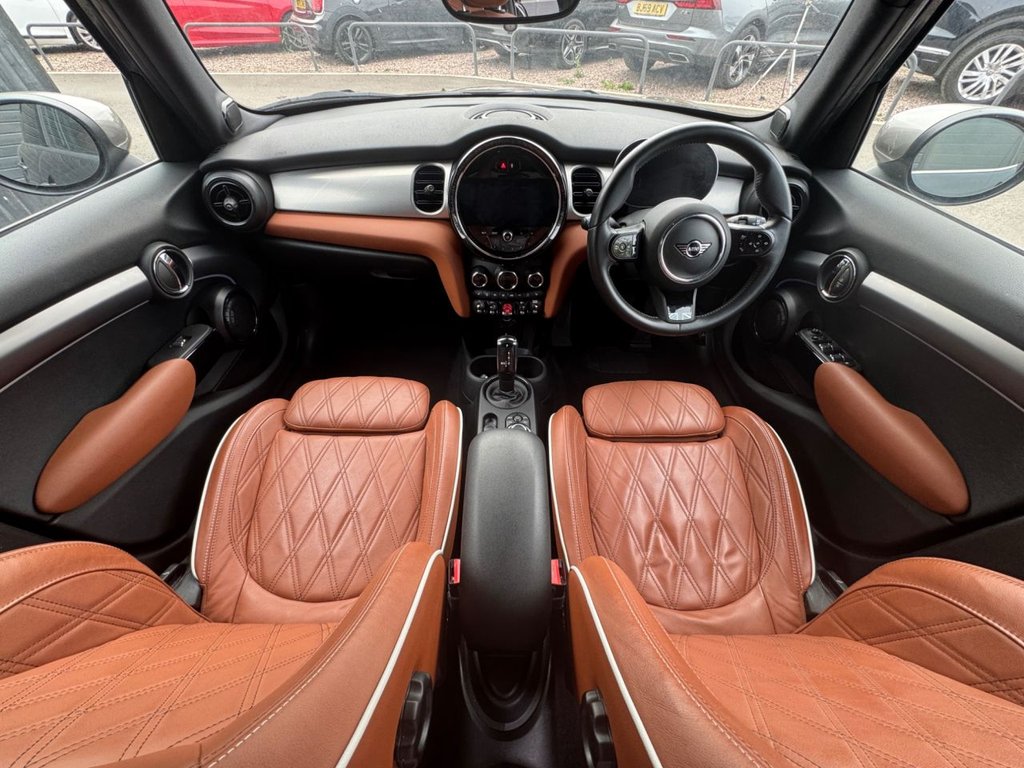 2021 MINI Hatch — image 4