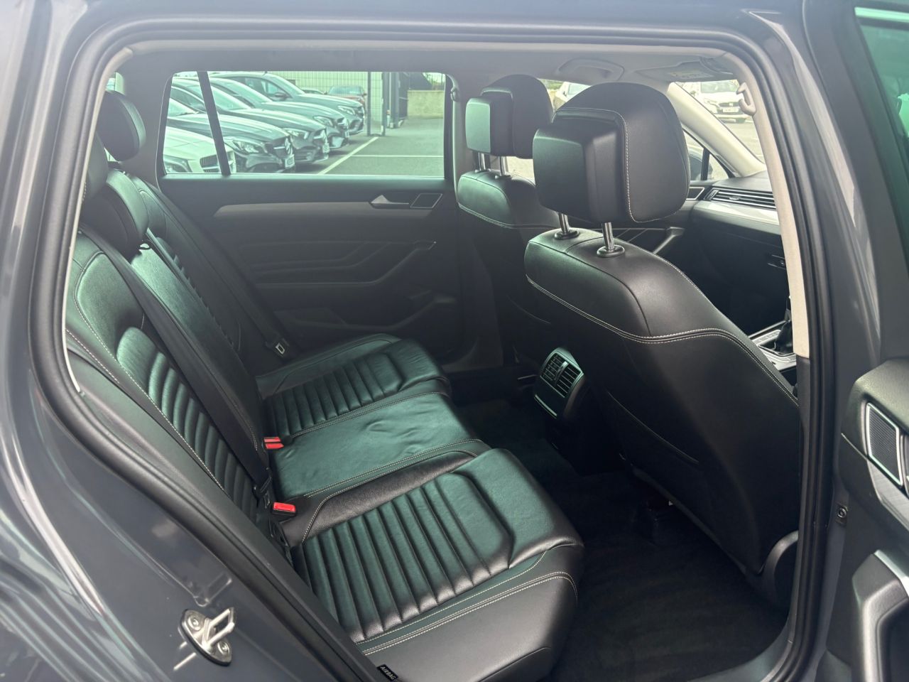2021 VOLKSWAGEN PASSAT 2.0 TDI EVO SEL Estate 5dr Diesel Manual Euro 6 (s/s) (150 ps) - vehicle photo 12 for sale on PureCar
