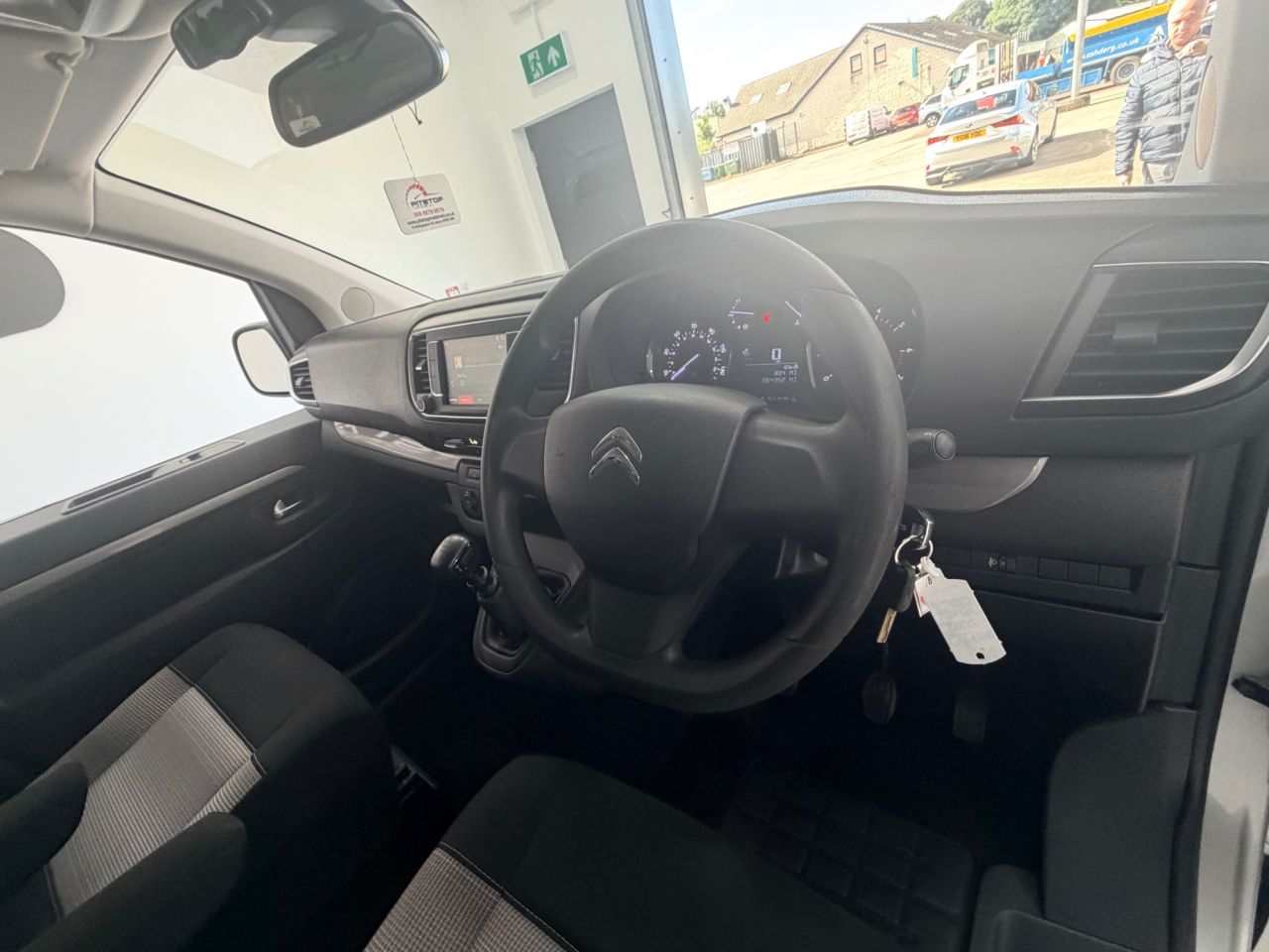 2017 CITROEN SPACETOURER 1.6 BlueHDi Feel M MPV 5dr Diesel Manual MWB Euro 6 (s/s) (115 ps) - vehicle photo 25 for sale on PureCar