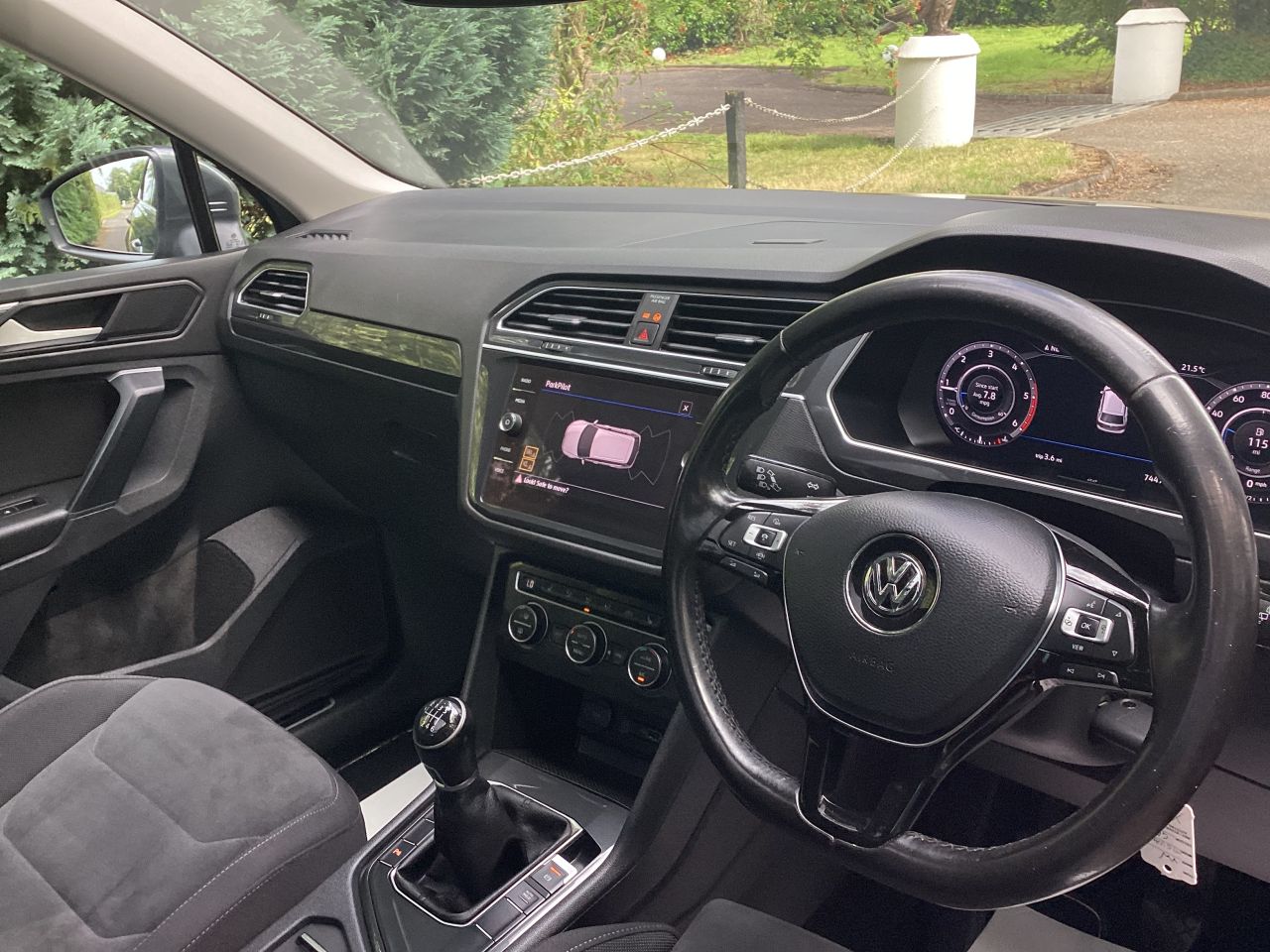 2019 VOLKSWAGEN TIGUAN 2.0 TDI SEL SUV 5dr Diesel Manual Euro 6 (s/s) (150 ps) - vehicle photo 13 for sale on PureCar