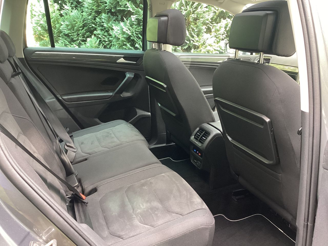 2019 VOLKSWAGEN TIGUAN 2.0 TDI SEL SUV 5dr Diesel Manual Euro 6 (s/s) (150 ps) - vehicle photo 17 for sale on PureCar
