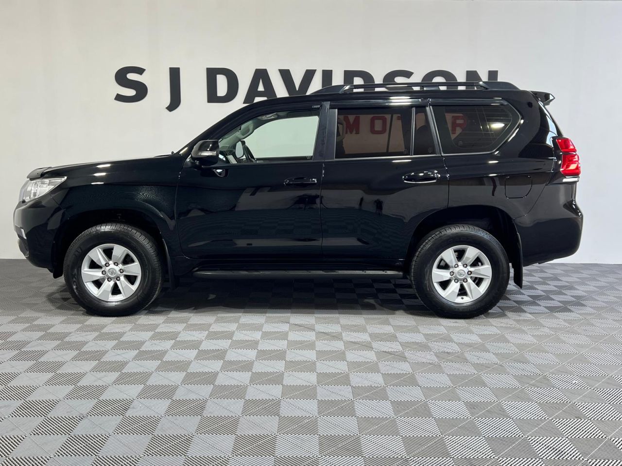 2022 TOYOTA LAND CRUISER 2.8D Active SUV 5dr Diesel Auto 4WD Euro 6 (s/s) (7 Seat) (204 ps) - vehicle photo 12 for sale on PureCar