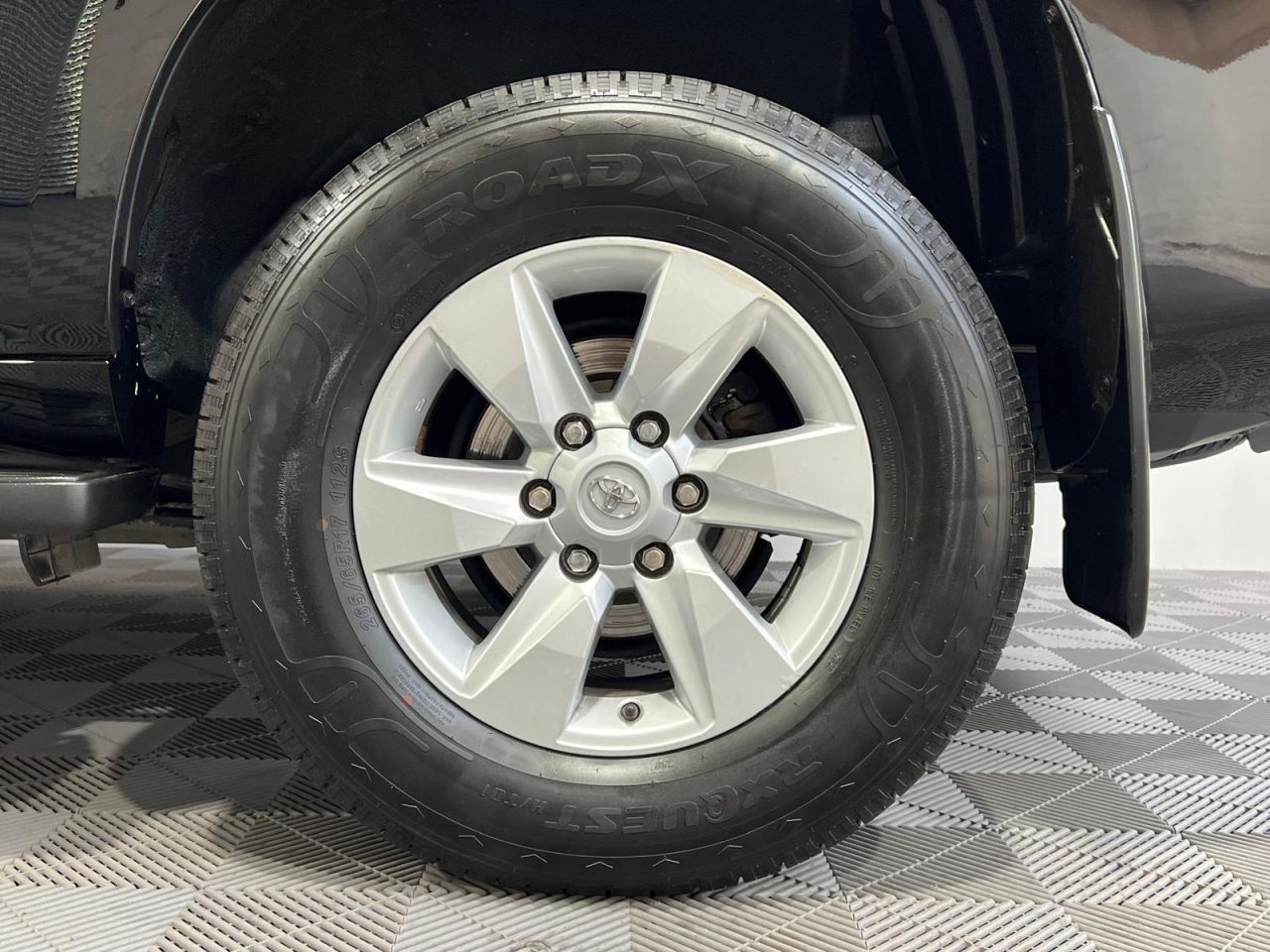 2022 TOYOTA LAND CRUISER 2.8D Active SUV 5dr Diesel Auto 4WD Euro 6 (s/s) (7 Seat) (204 ps) - vehicle photo 13 for sale on PureCar