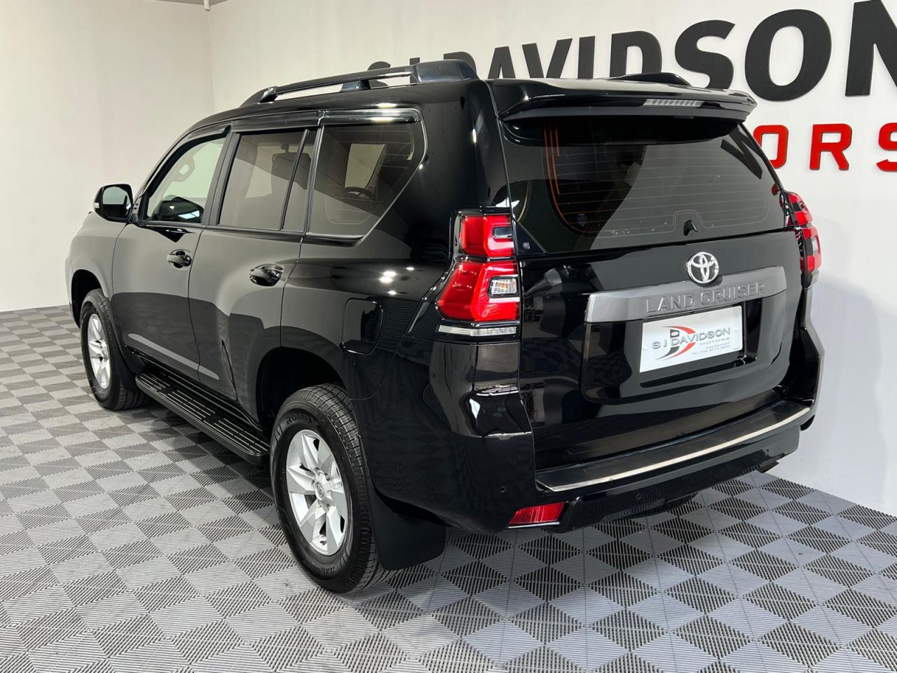 2022 TOYOTA LAND CRUISER 2.8D Active SUV 5dr Diesel Auto 4WD Euro 6 (s/s) (7 Seat) (204 ps) - vehicle photo 2 for sale on PureCar