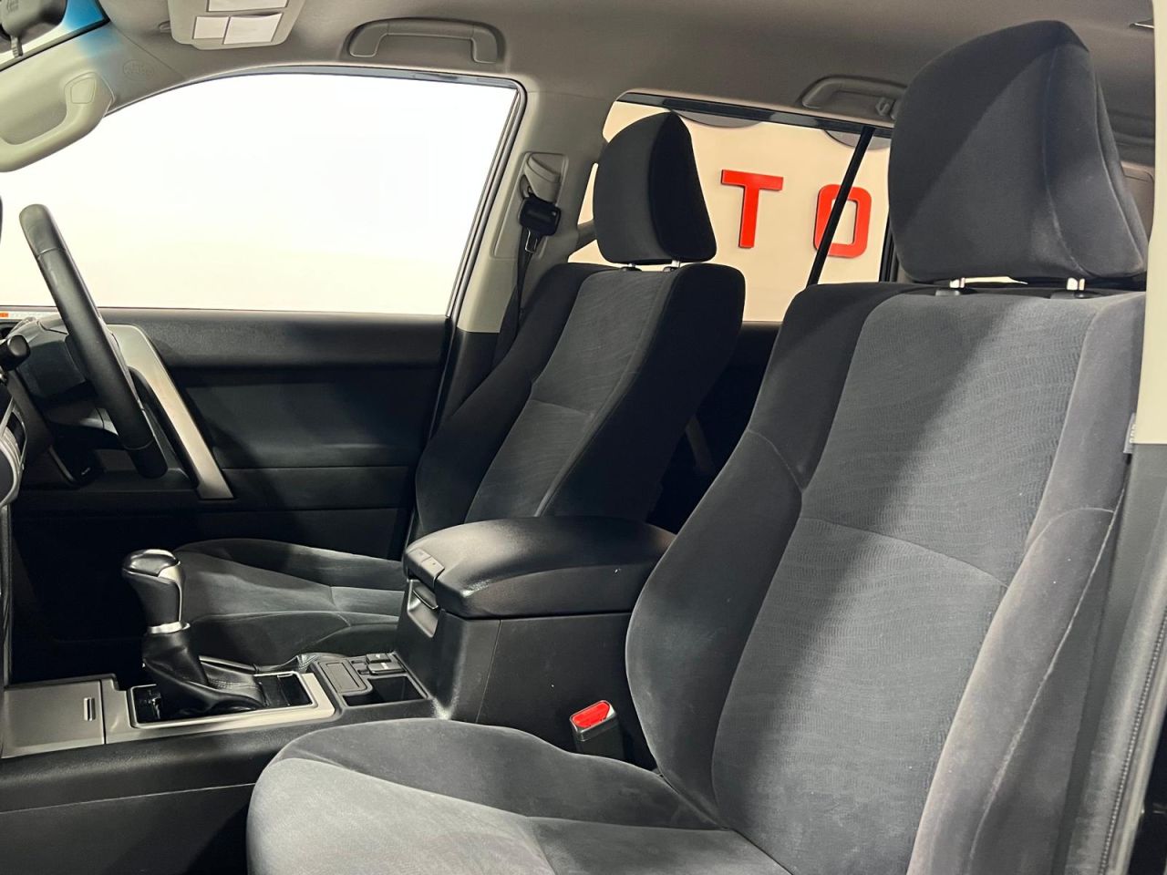 2022 TOYOTA LAND CRUISER 2.8D Active SUV 5dr Diesel Auto 4WD Euro 6 (s/s) (7 Seat) (204 ps) - vehicle photo 4 for sale on PureCar