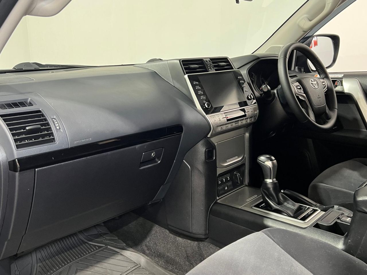 2022 TOYOTA LAND CRUISER 2.8D Active SUV 5dr Diesel Auto 4WD Euro 6 (s/s) (7 Seat) (204 ps) - vehicle photo 3 for sale on PureCar