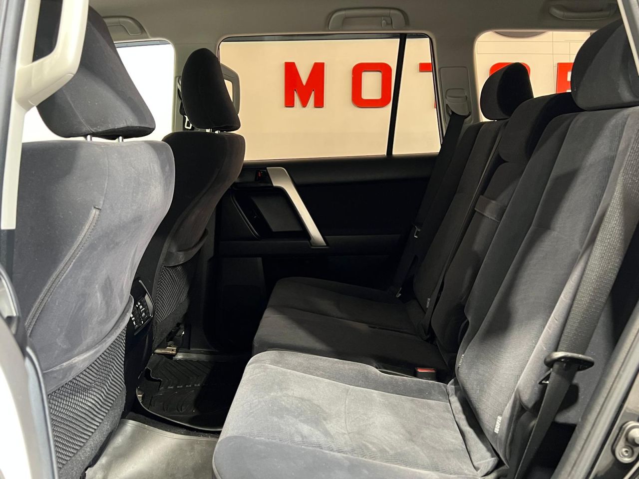 2022 TOYOTA LAND CRUISER 2.8D Active SUV 5dr Diesel Auto 4WD Euro 6 (s/s) (7 Seat) (204 ps) - vehicle photo 15 for sale on PureCar