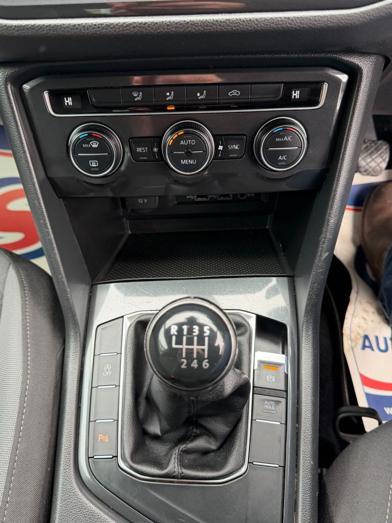 2018 VOLKSWAGEN TIGUAN 2.0 TDI SE SUV 5dr Diesel Manual Euro 6 (s/s) (150 ps) - vehicle photo 10 for sale on PureCar