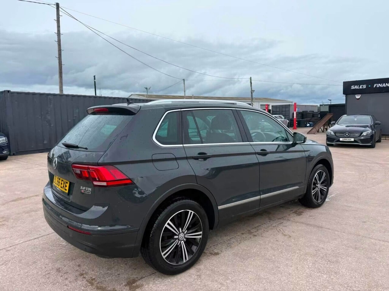 2016 VOLKSWAGEN TIGUAN 2.0 TDI BlueMotion Tech SE Navigation SUV 5dr Diesel Manual 4Motion Euro 6 - vehicle photo 3 for sale on PureCar