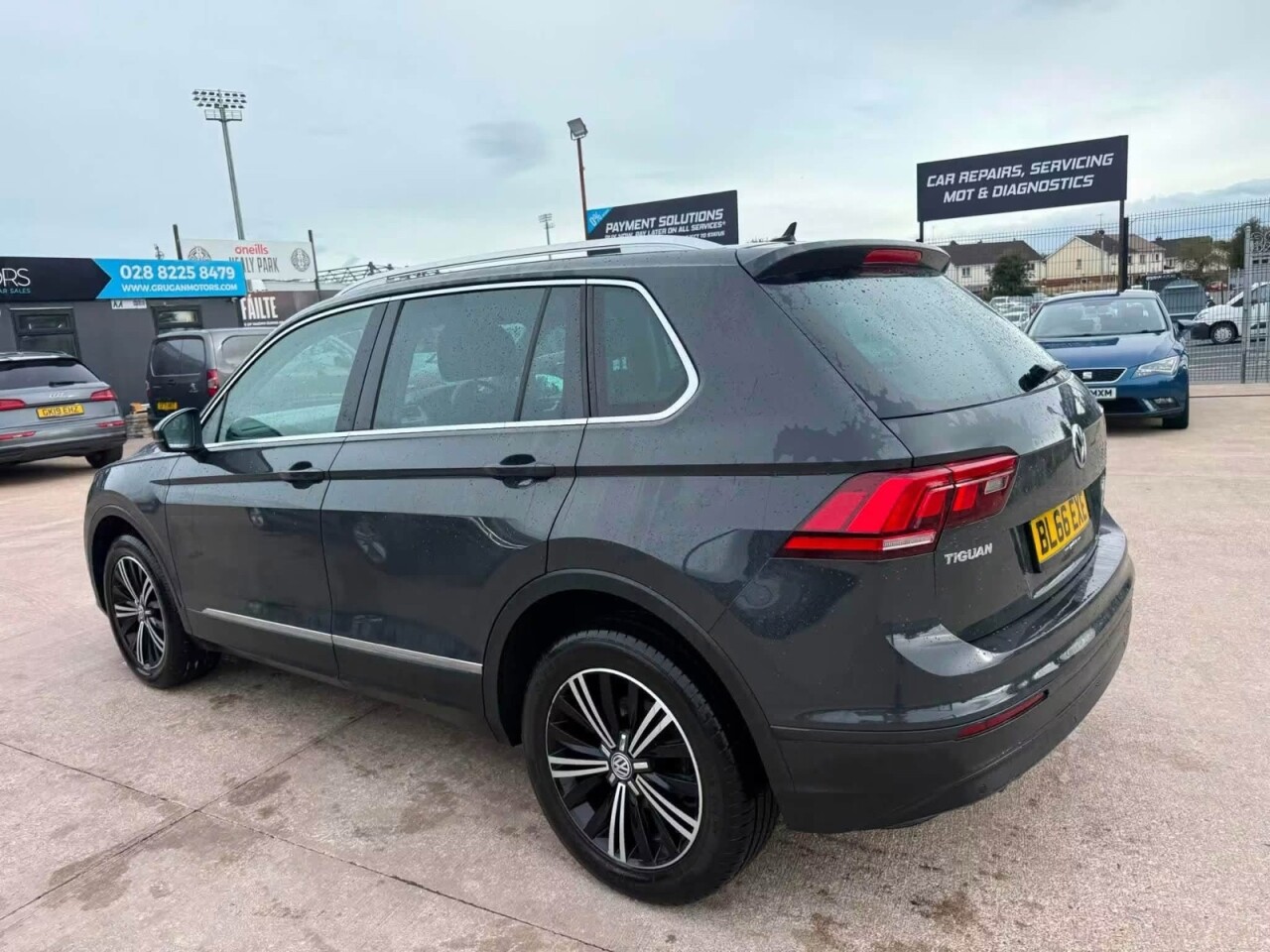 2016 VOLKSWAGEN TIGUAN 2.0 TDI BlueMotion Tech SE Navigation SUV 5dr Diesel Manual 4Motion Euro 6 - vehicle photo 5 for sale on PureCar