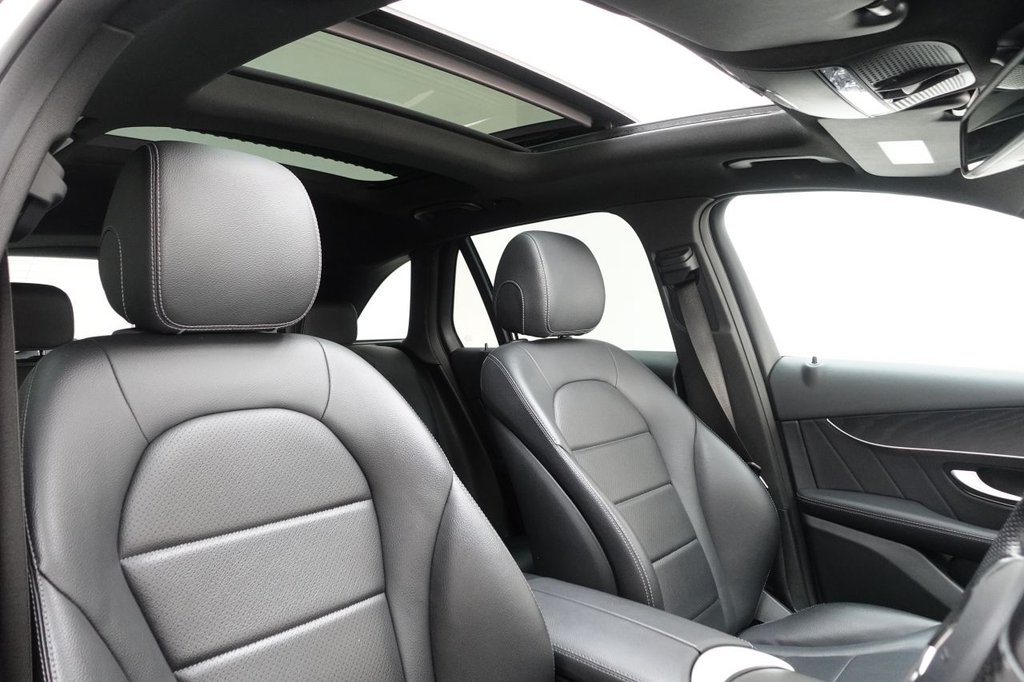 2019 Mercedes-Benz GLC — image 3