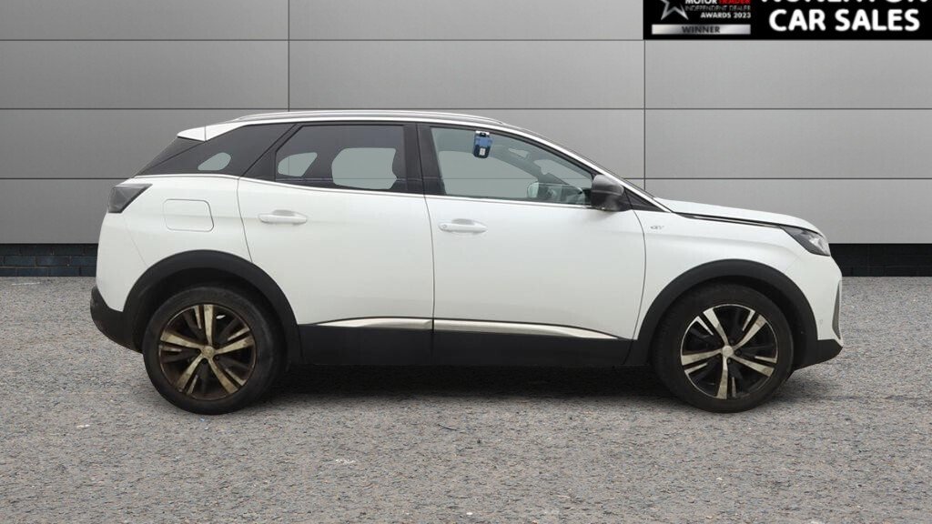 2021 Peugeot 3008 — image 2