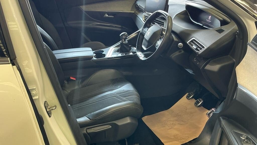 2021 Peugeot 3008 — image 9