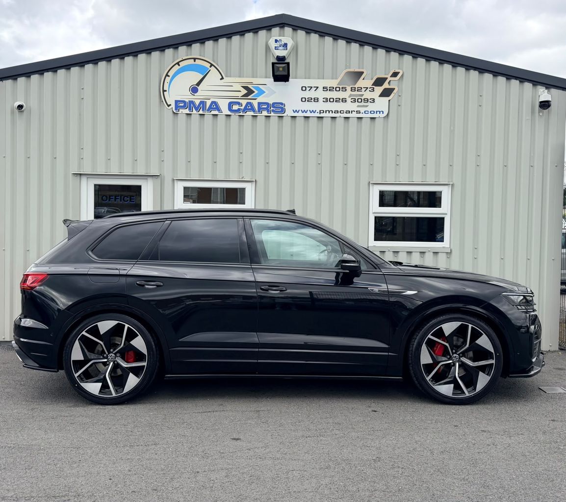 2023 VOLKSWAGEN TOUAREG 3.0 TDI V6 Black Edition SUV 5dr Diesel Tiptronic 4Motion Euro 6 (s/s) (286 - vehicle photo 3 for sale on PureCar