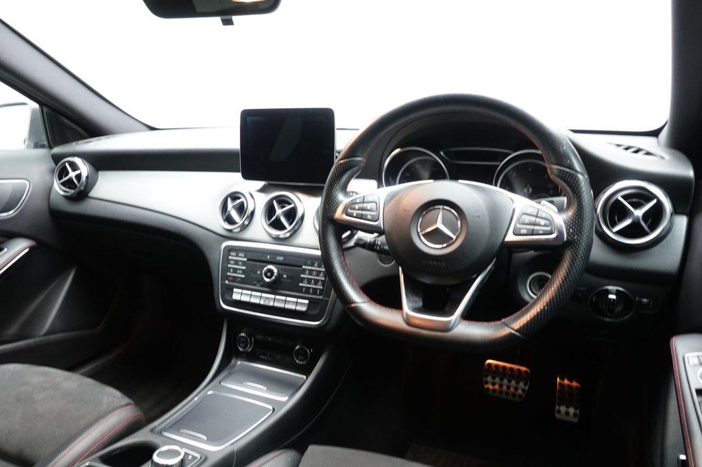 2017 Mercedes-Benz GLA — image 9