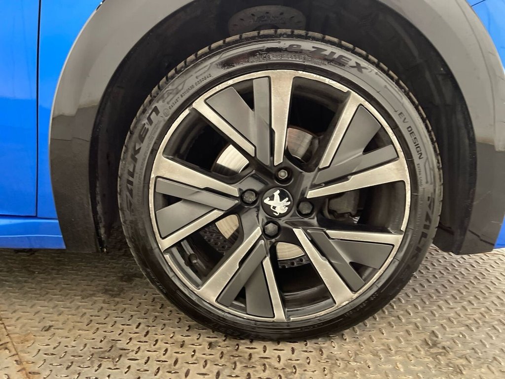 2022 Peugeot 208 — image 2