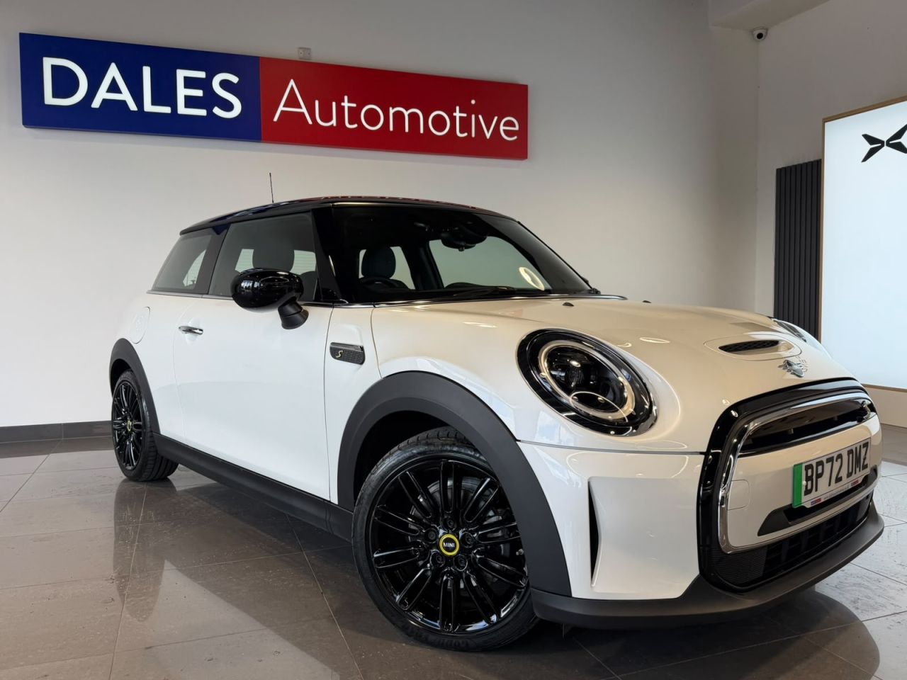 Mini Hatch 2023