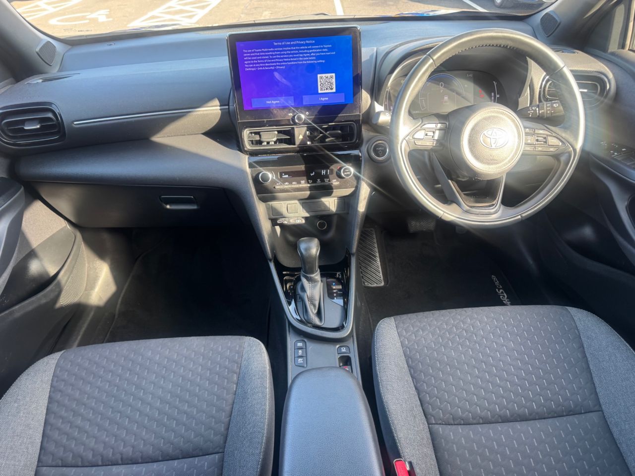 2024 TOYOTA YARIS CROSS 1.5 VVT-h Design SUV 5dr Petrol Hybrid E-CVT Euro 6 (s/s) (116 ps) - vehicle photo 10 for sale on PureCar