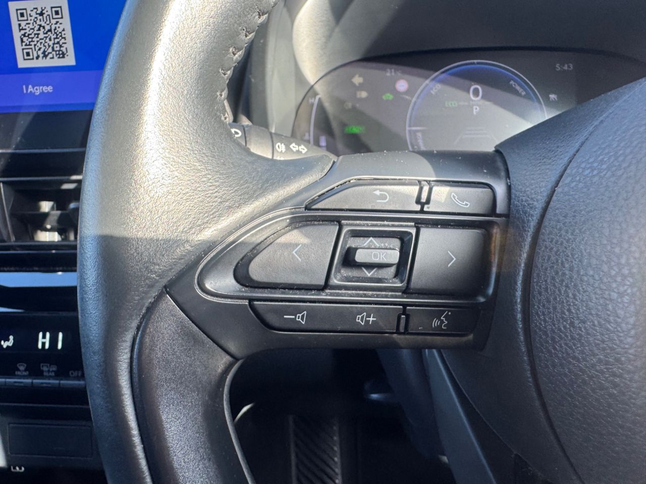 2024 TOYOTA YARIS CROSS 1.5 VVT-h Design SUV 5dr Petrol Hybrid E-CVT Euro 6 (s/s) (116 ps) - vehicle photo 16 for sale on PureCar