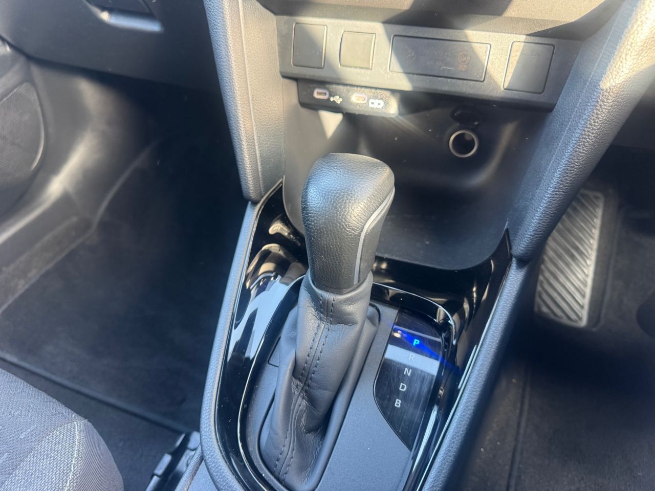 2024 TOYOTA YARIS CROSS 1.5 VVT-h Design SUV 5dr Petrol Hybrid E-CVT Euro 6 (s/s) (116 ps) - vehicle photo 21 for sale on PureCar