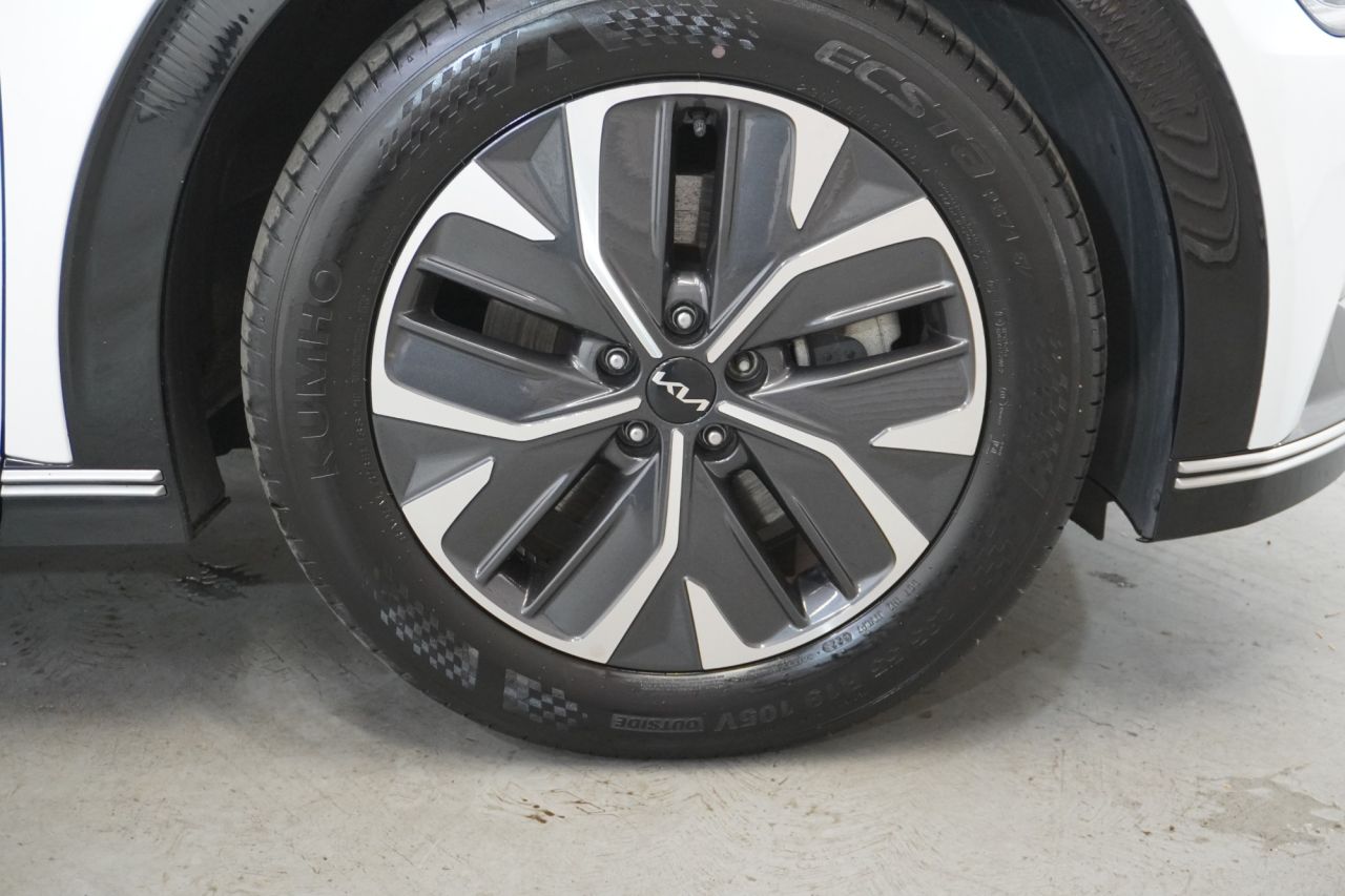 2021 KIA EV6 77.4kWh Air Hatchback 5dr Electric Auto (225 bhp) - vehicle photo 3 for sale on PureCar