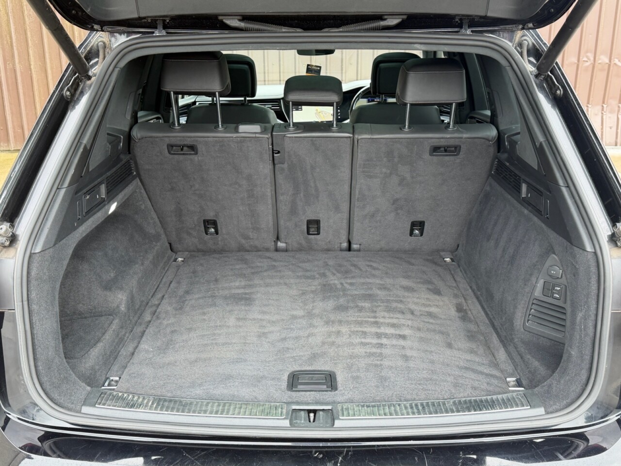 2020 VOLKSWAGEN TOUAREG 3.0 TDI V6 Black Edition SUV 5dr Diesel Tiptronic 4Motion Euro 6 (s/s) (286 - vehicle photo 17 for sale on PureCar