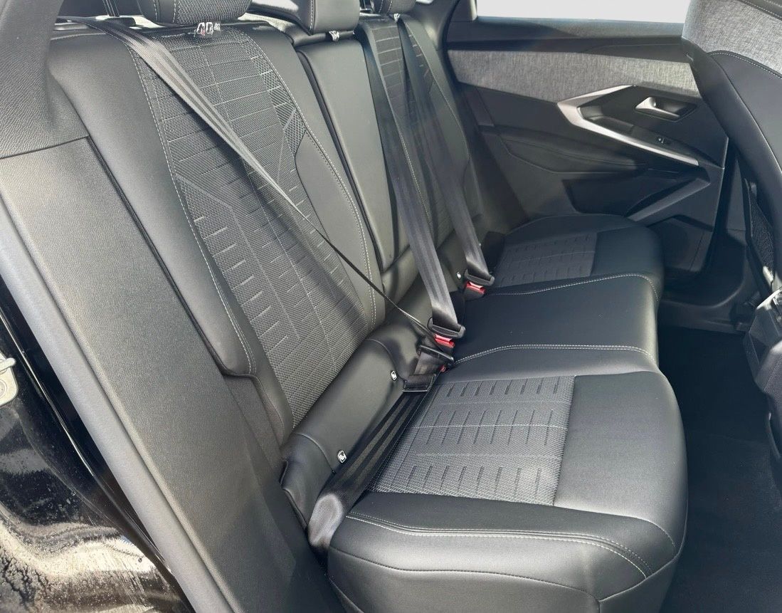 2025 Peugeot 3008 — image 6