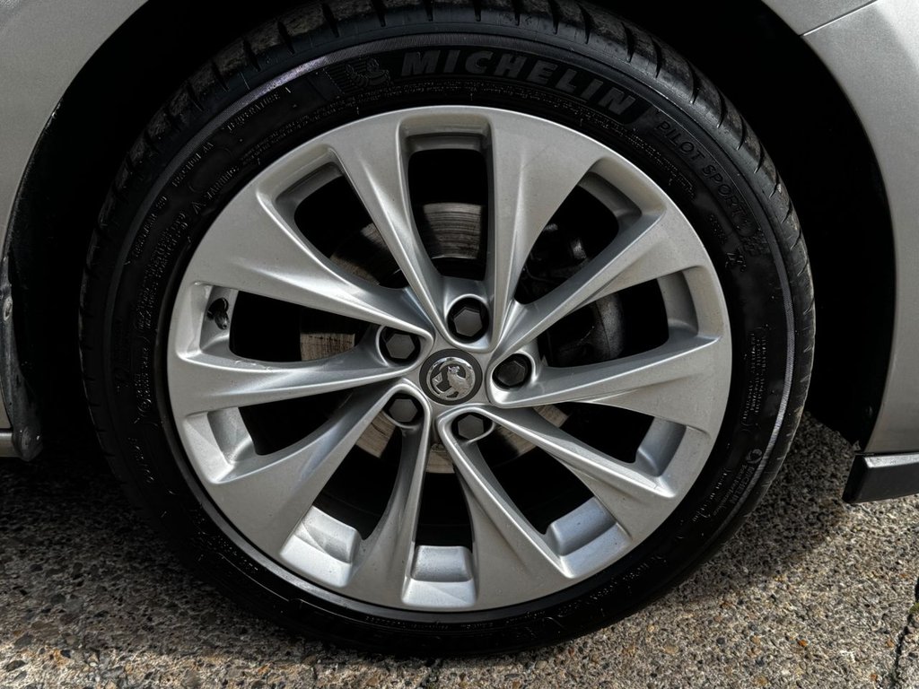 2017 Vauxhall Astra — image 18