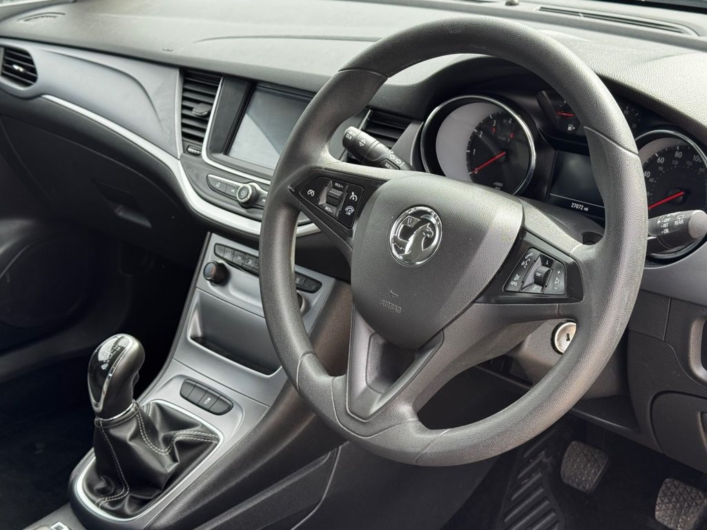 2017 Vauxhall Astra — image 20