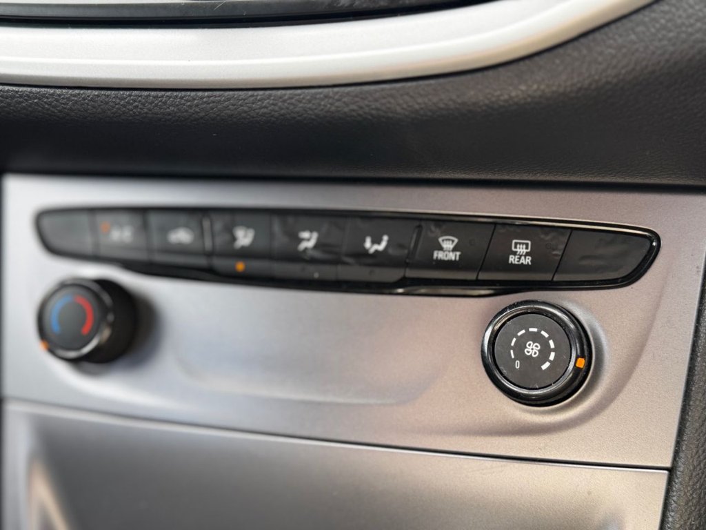 2017 Vauxhall Astra — image 24