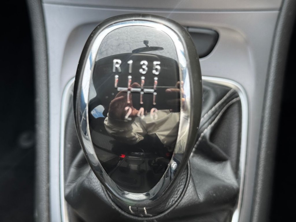 2017 Vauxhall Astra — image 25