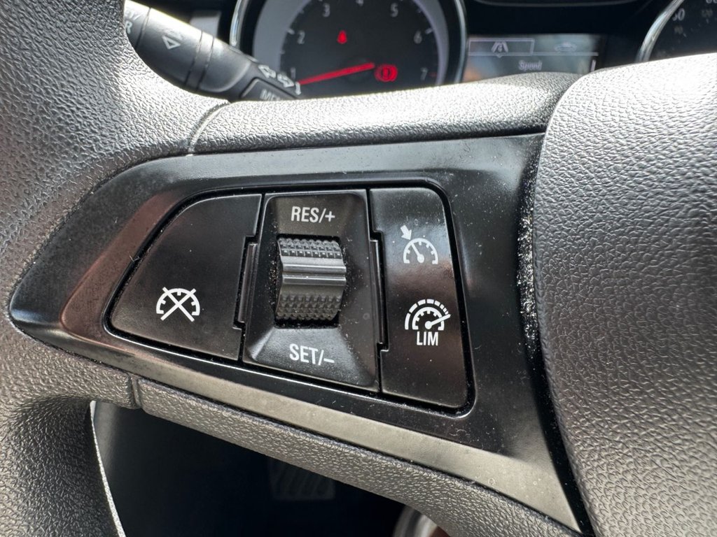 2017 Vauxhall Astra — image 26
