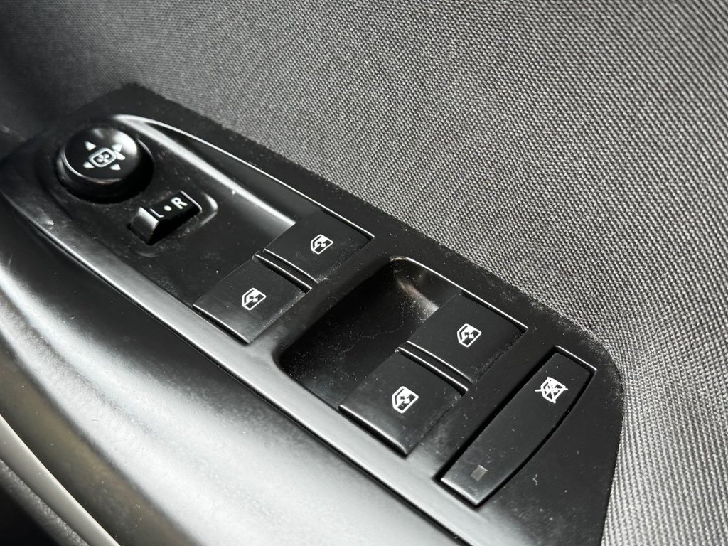 2017 Vauxhall Astra — image 31