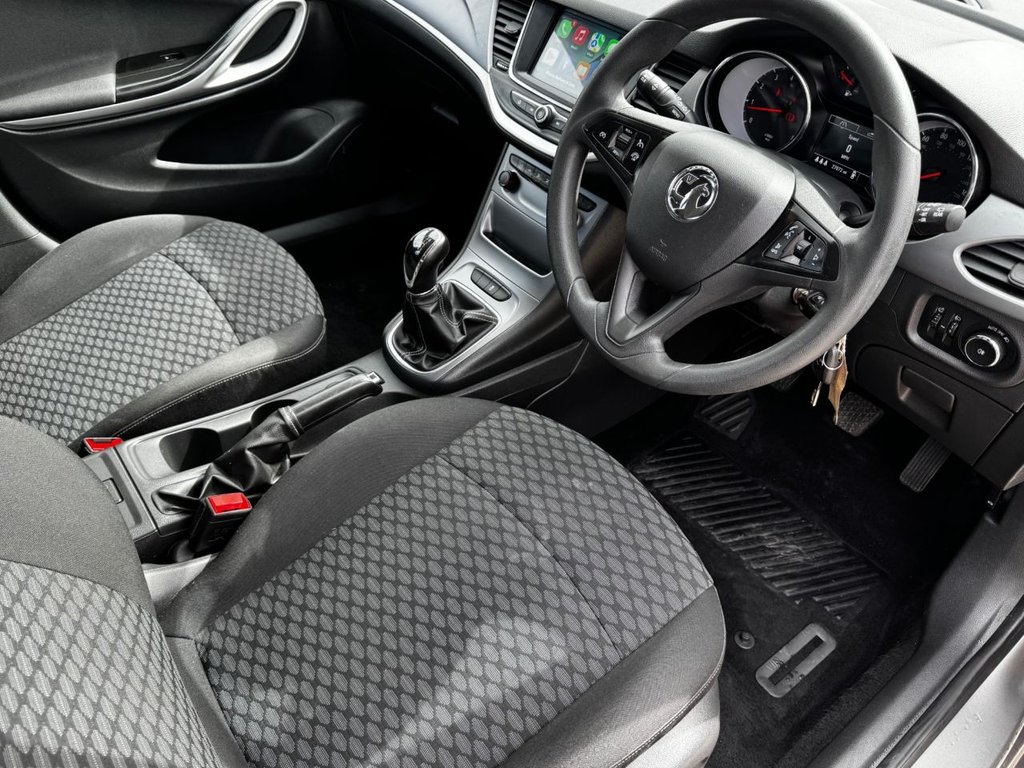 2017 Vauxhall Astra — image 33