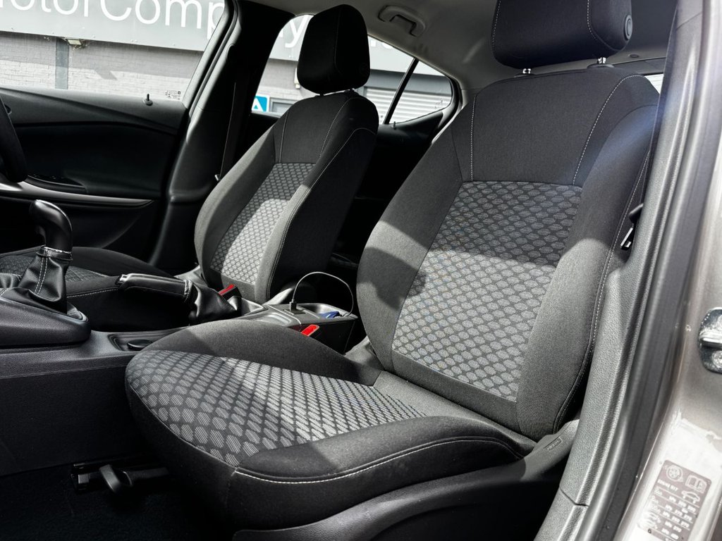 2017 Vauxhall Astra — image 36