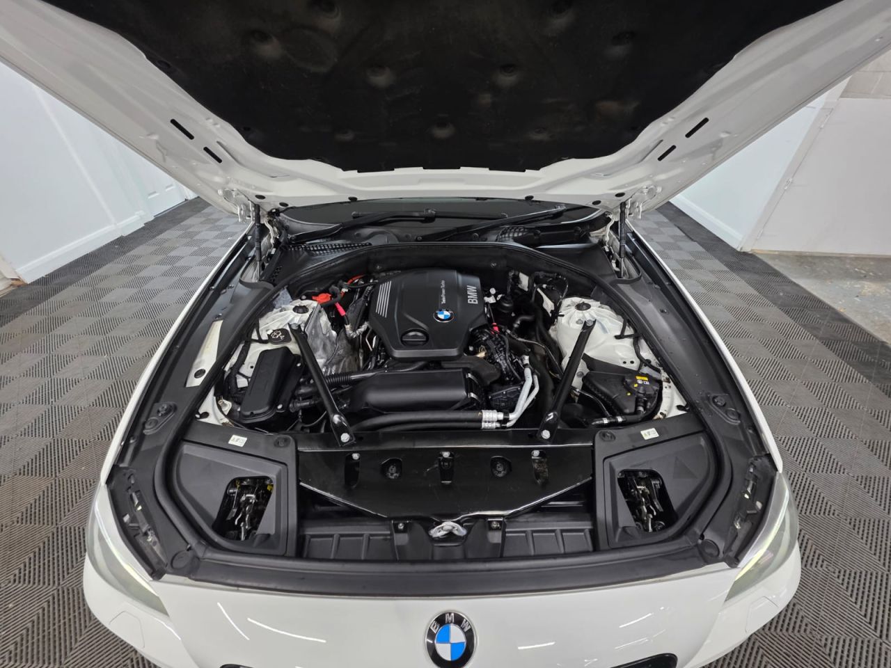 2016 BMW 5 SERIES 2.0 520d M Sport Saloon 4dr Diesel Manual Euro 6 (s/s) (190 ps) Dakota Leat - vehicle photo 2 for sale on PureCar