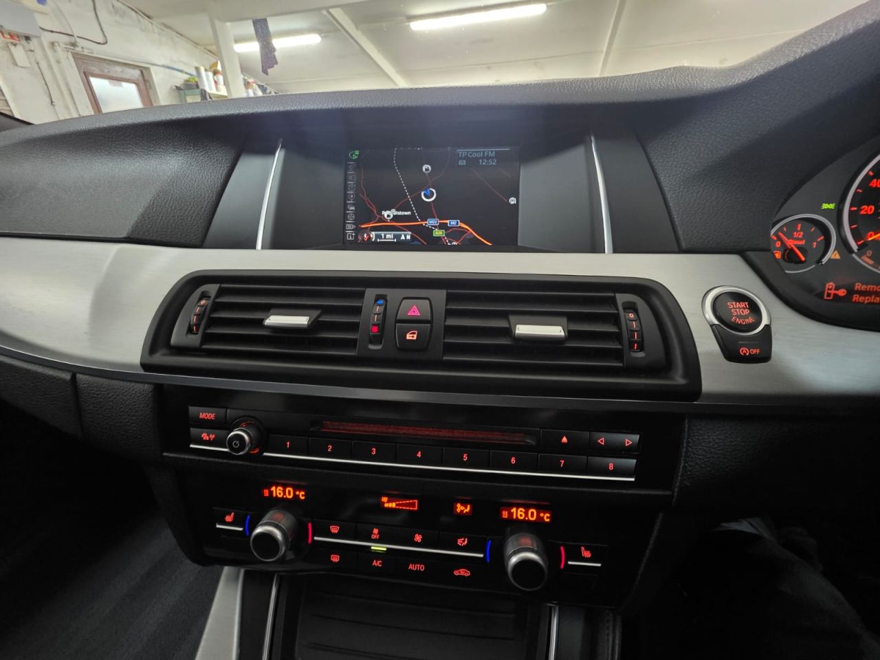 2016 BMW 5 SERIES 2.0 520d M Sport Saloon 4dr Diesel Manual Euro 6 (s/s) (190 ps) Dakota Leat - vehicle photo 6 for sale on PureCar