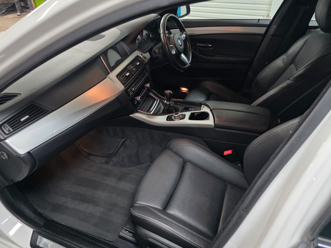 2016 BMW 5 SERIES 2.0 520d M Sport Saloon 4dr Diesel Manual Euro 6 (s/s) (190 ps) Dakota Leat - vehicle photo 17 for sale on PureCar