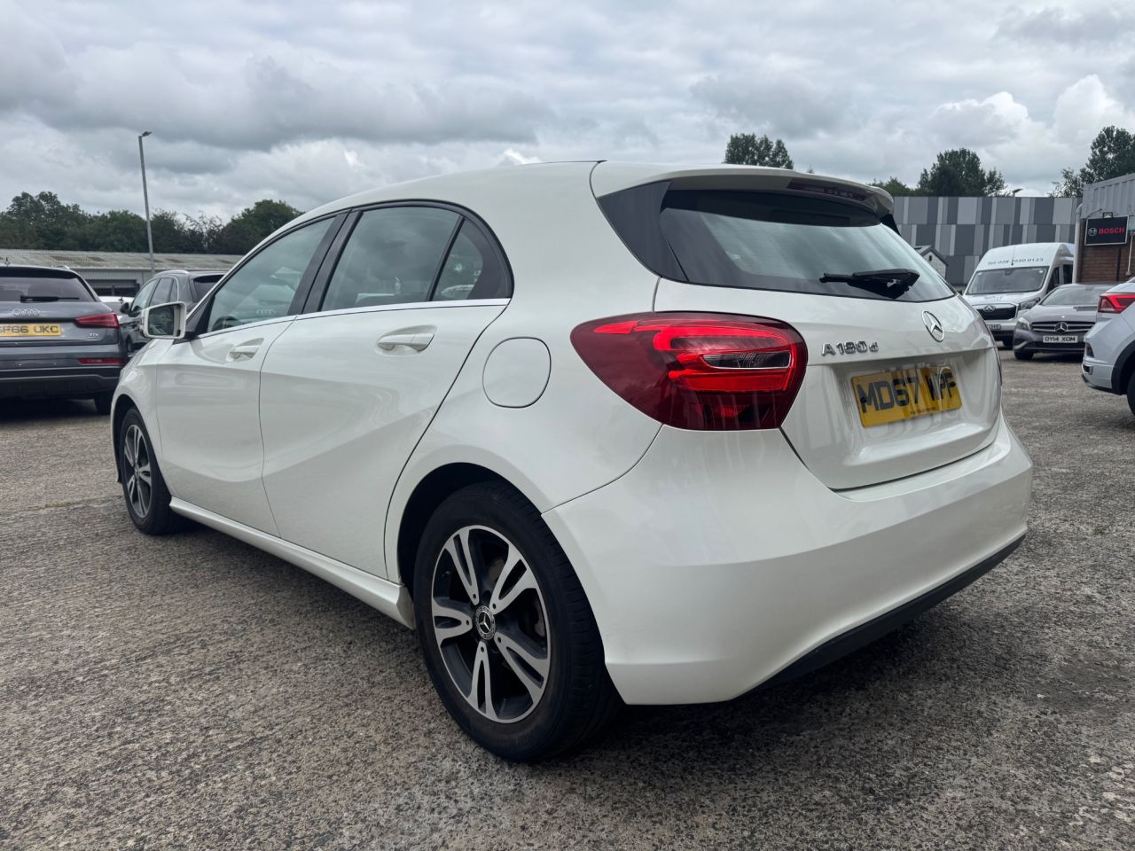 2017 MERCEDES A CLASS 1.5 A180d SE Hatchback 5dr Diesel 7G-DCT Euro 6 (s/s) (109 ps) - vehicle photo 6 for sale on PureCar