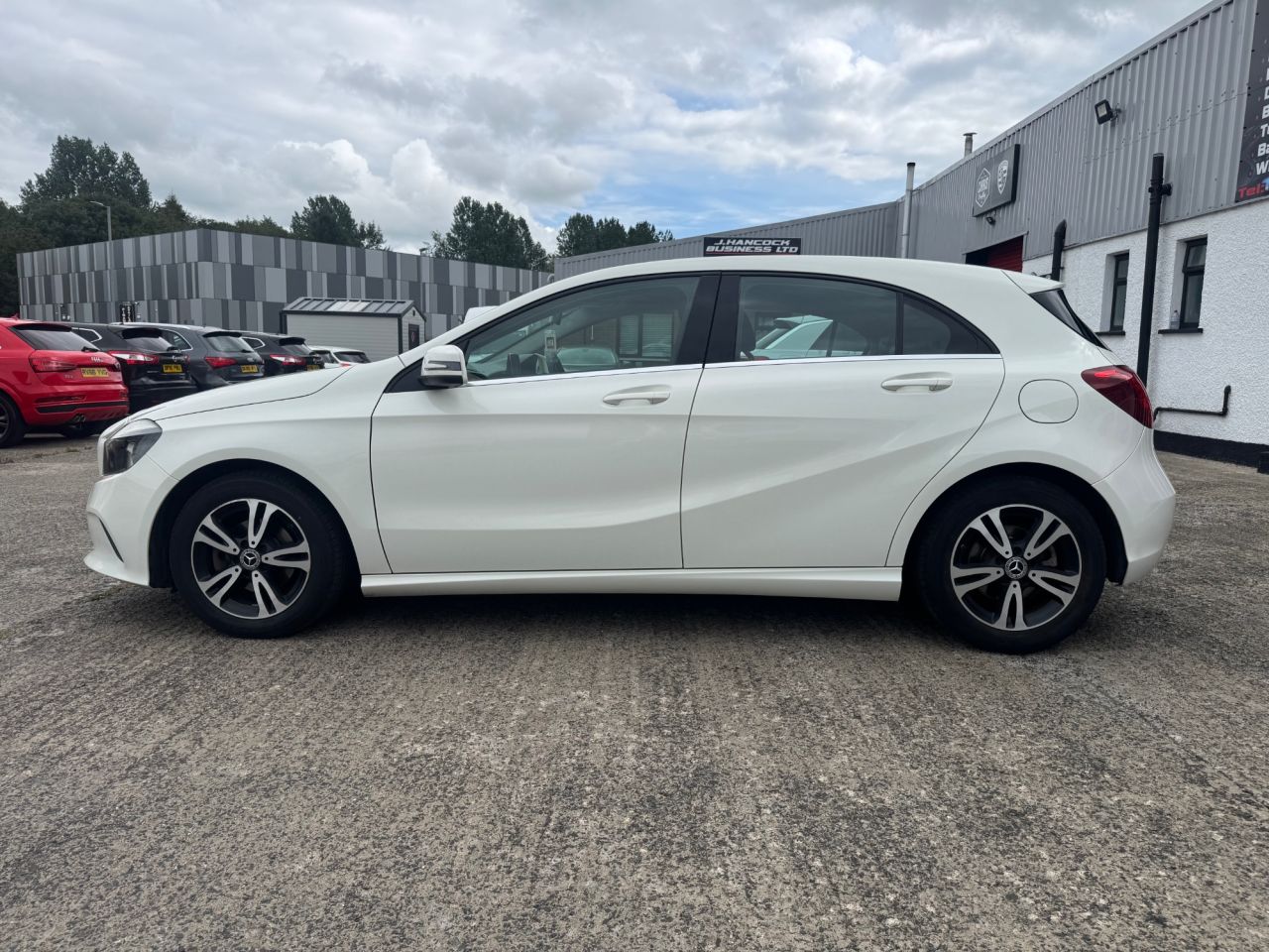 2017 MERCEDES A CLASS 1.5 A180d SE Hatchback 5dr Diesel 7G-DCT Euro 6 (s/s) (109 ps) - vehicle photo 7 for sale on PureCar