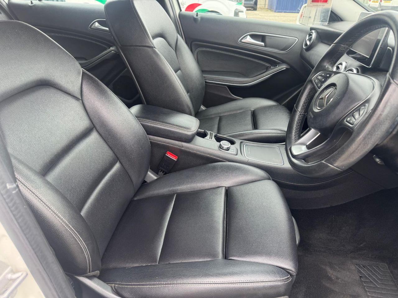 2017 MERCEDES A CLASS 1.5 A180d SE Hatchback 5dr Diesel 7G-DCT Euro 6 (s/s) (109 ps) - vehicle photo 8 for sale on PureCar
