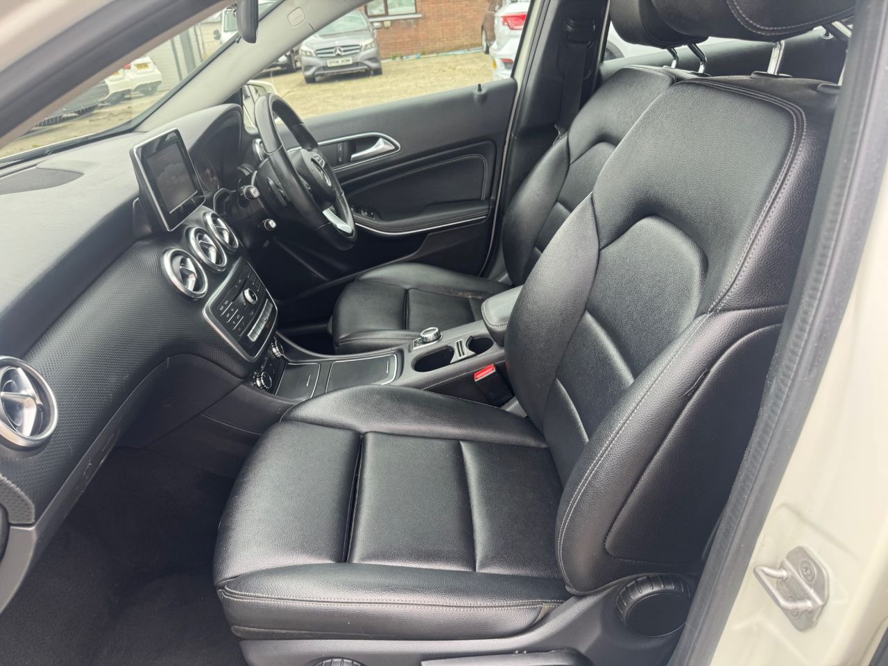 2017 MERCEDES A CLASS 1.5 A180d SE Hatchback 5dr Diesel 7G-DCT Euro 6 (s/s) (109 ps) - vehicle photo 16 for sale on PureCar