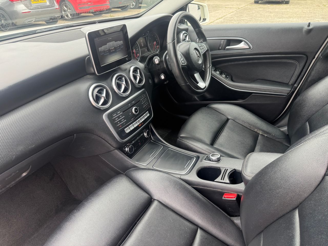 2017 MERCEDES A CLASS 1.5 A180d SE Hatchback 5dr Diesel 7G-DCT Euro 6 (s/s) (109 ps) - vehicle photo 17 for sale on PureCar