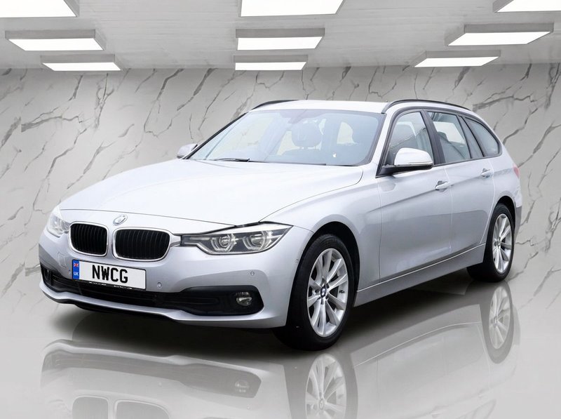 2018 BMW 3 Series in silver — photo 2 of 11