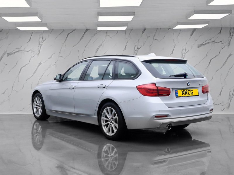 2018 BMW 3 Series in silver — photo 3 of 11