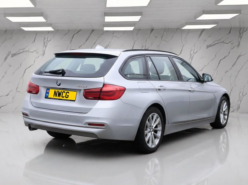 2018 BMW 3 Series in silver — photo 4 of 11