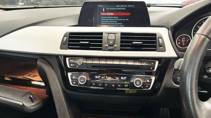 2018 BMW 3 Series in silver — photo 8 of 11