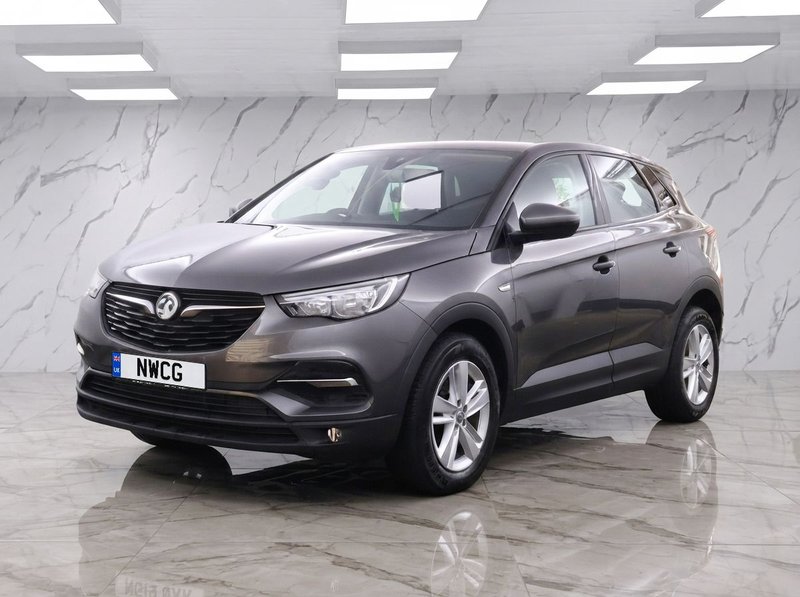 2019 Vauxhall Grandland X in grey — photo 2 of 11