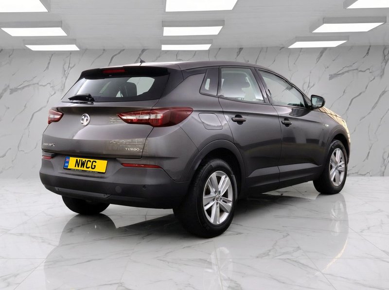 2019 Vauxhall Grandland X in grey — photo 4 of 11
